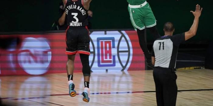  东契奇绝杀三分终结凯尔特人  