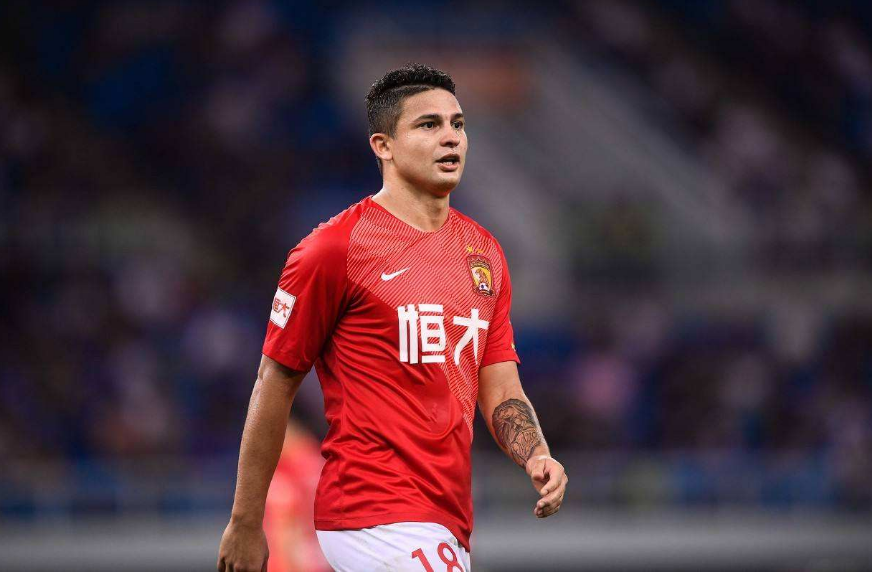  阿森纳边路快马斩将夺旗，速度优势撕裂对手防线